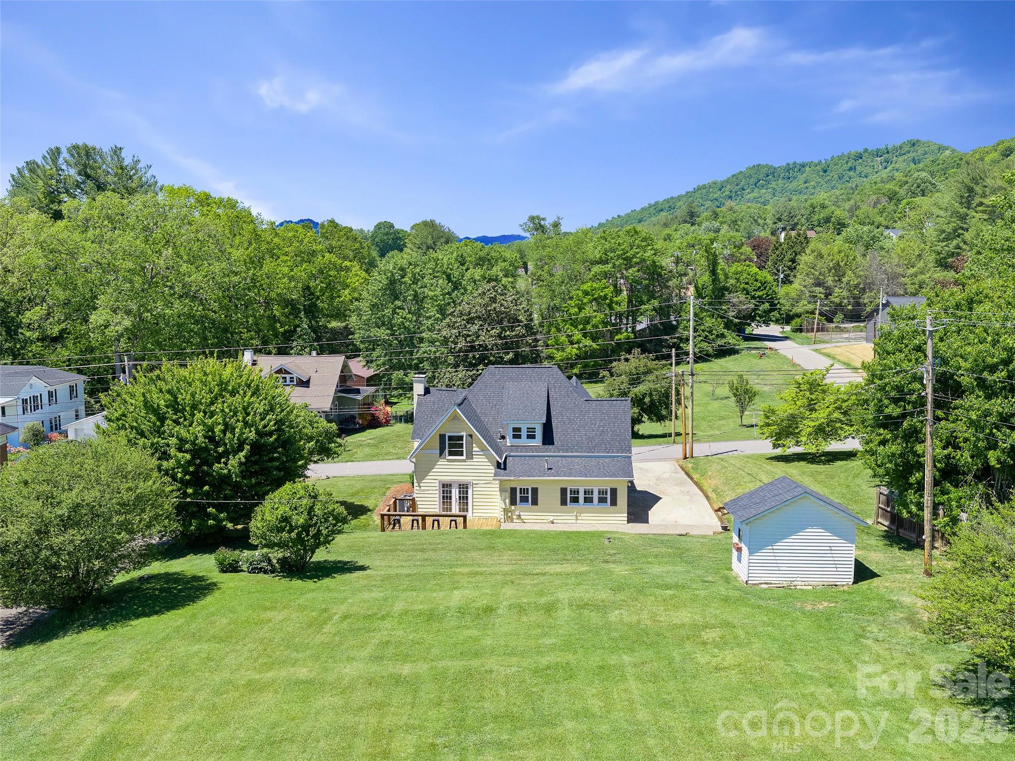 118 Robertson Street Burnsville NC 28714