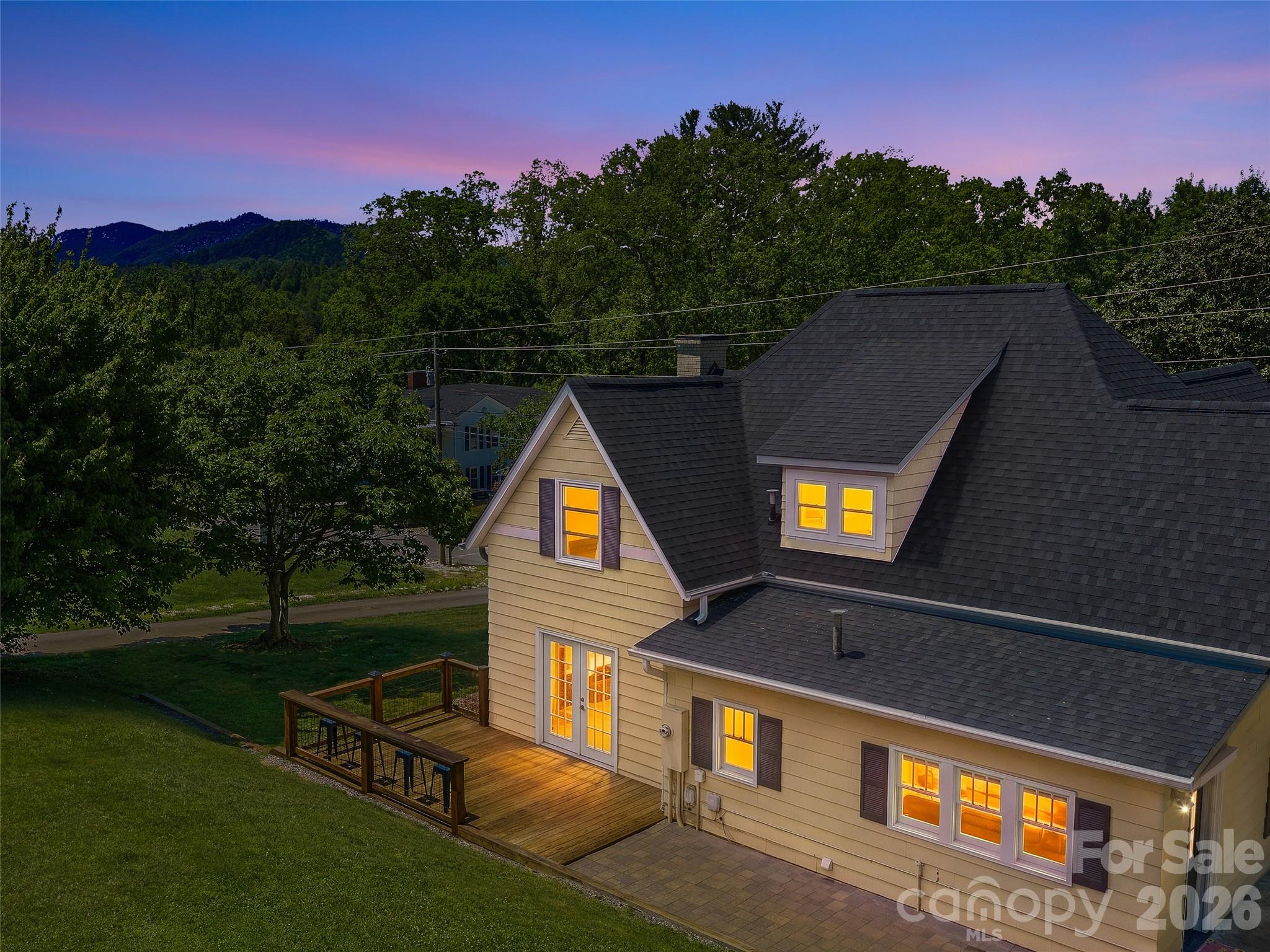 118 Robertson Street Burnsville NC 28714