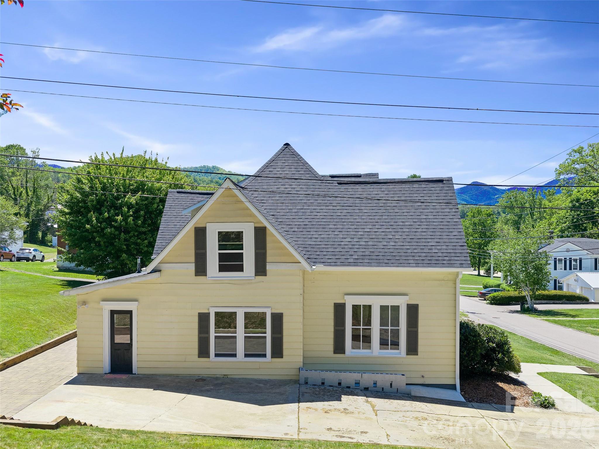 118 Robertson Street Burnsville NC 28714