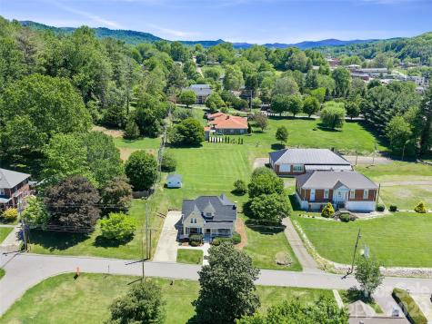 118 Robertson Street Burnsville NC 28714