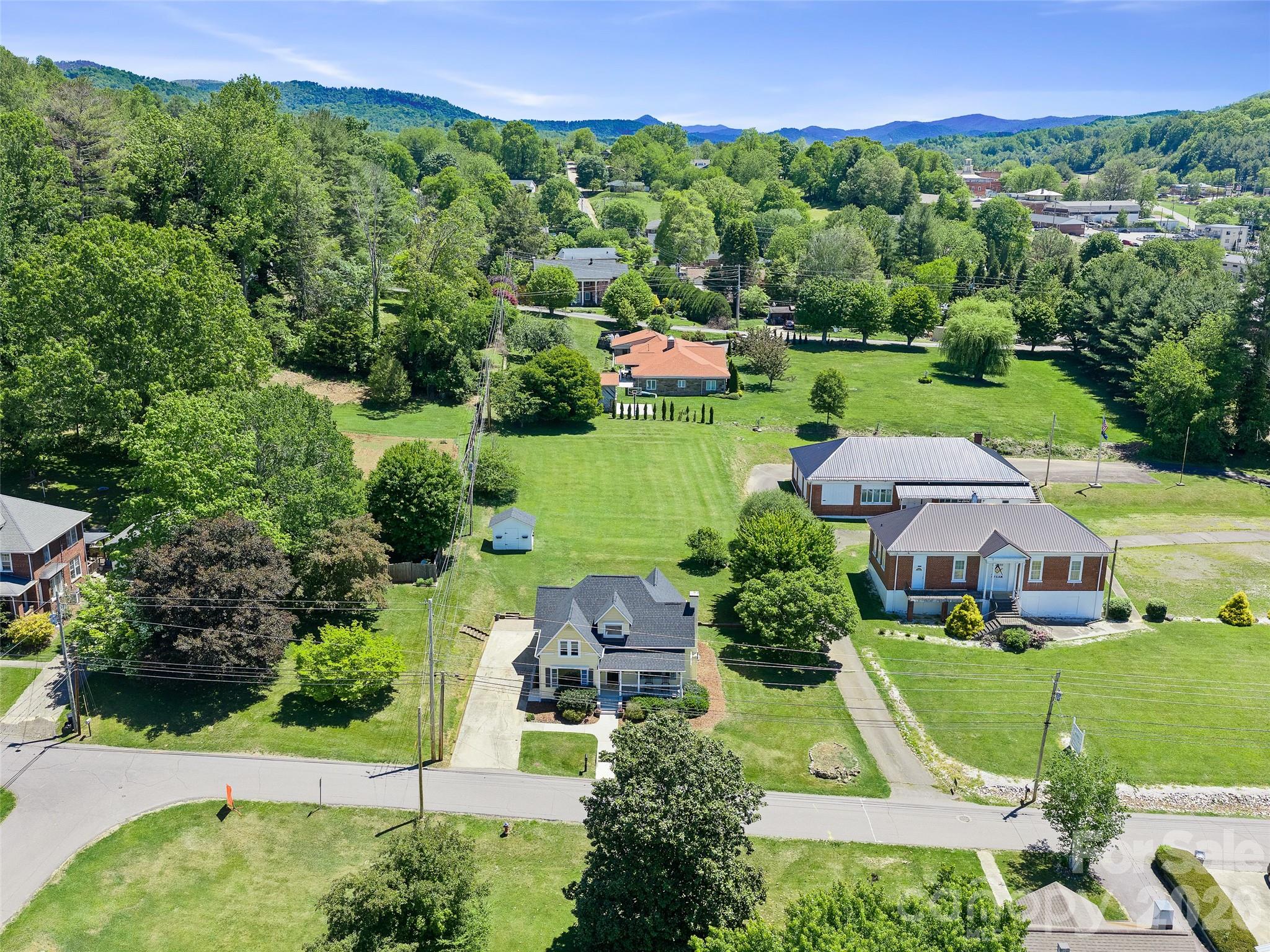 118 Robertson Street Burnsville NC 28714