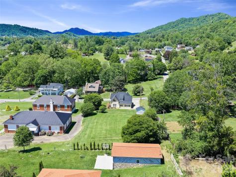 118 Robertson Street Burnsville NC 28714
