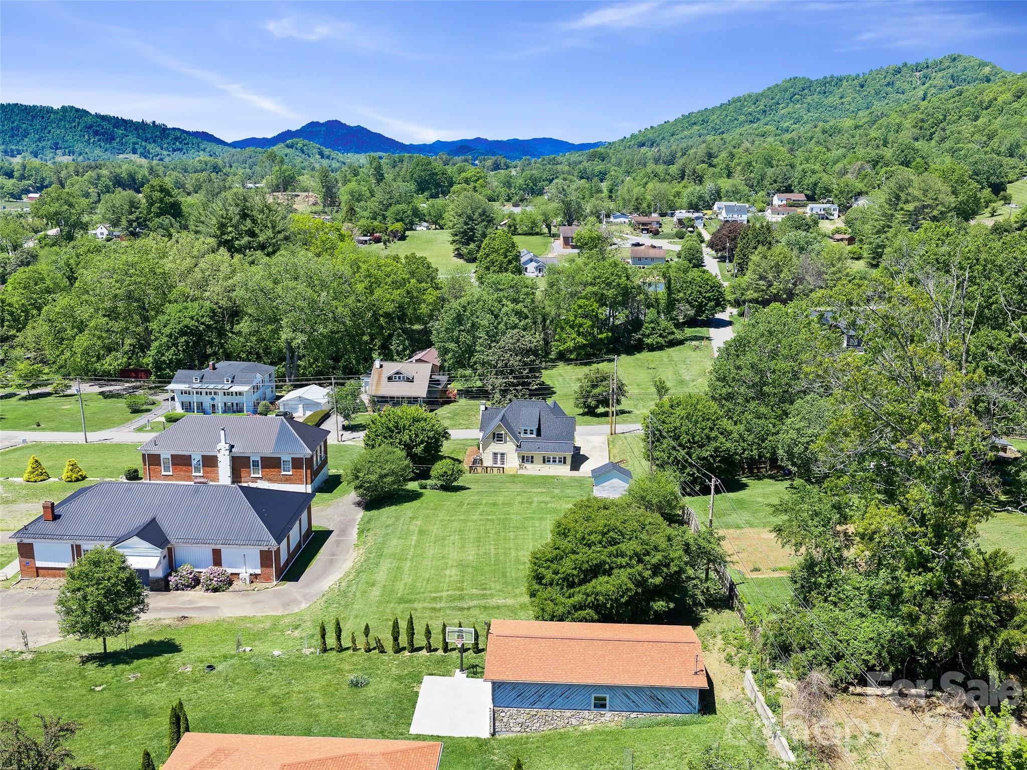 118 Robertson Street Burnsville NC 28714