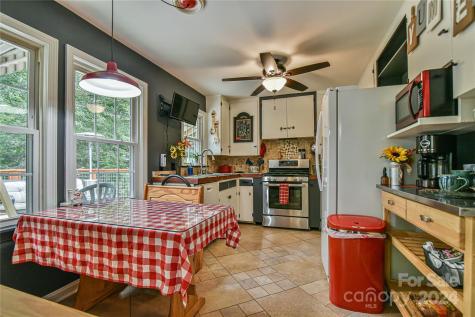 20 Lynnstone Court Asheville NC 28805