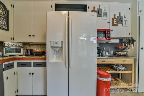 20 Lynnstone Court Asheville NC 28805