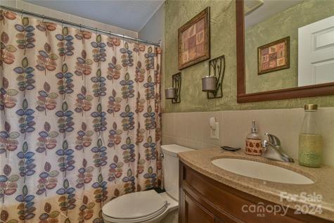 20 Lynnstone Court Asheville NC 28805