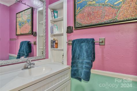 20 Lynnstone Court Asheville NC 28805