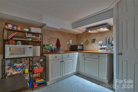 20 Lynnstone Court Asheville NC 28805