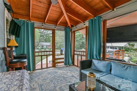 20 Lynnstone Court Asheville NC 28805