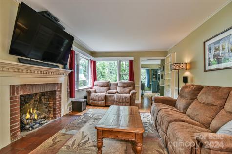 20 Lynnstone Court Asheville NC 28805