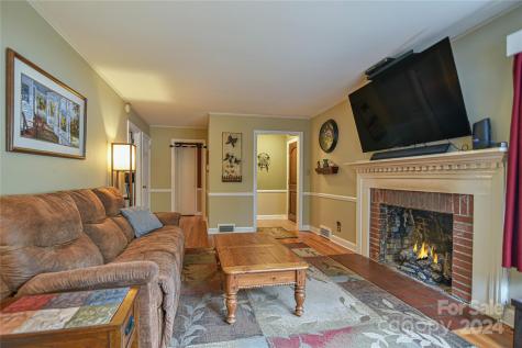 20 Lynnstone Court Asheville NC 28805