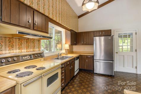 6 N Hudson Lane Fletcher NC 28732