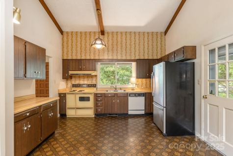 6 N Hudson Lane Fletcher NC 28732