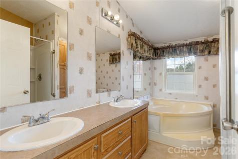 41 Little Hungry Road Hendersonville NC 28792