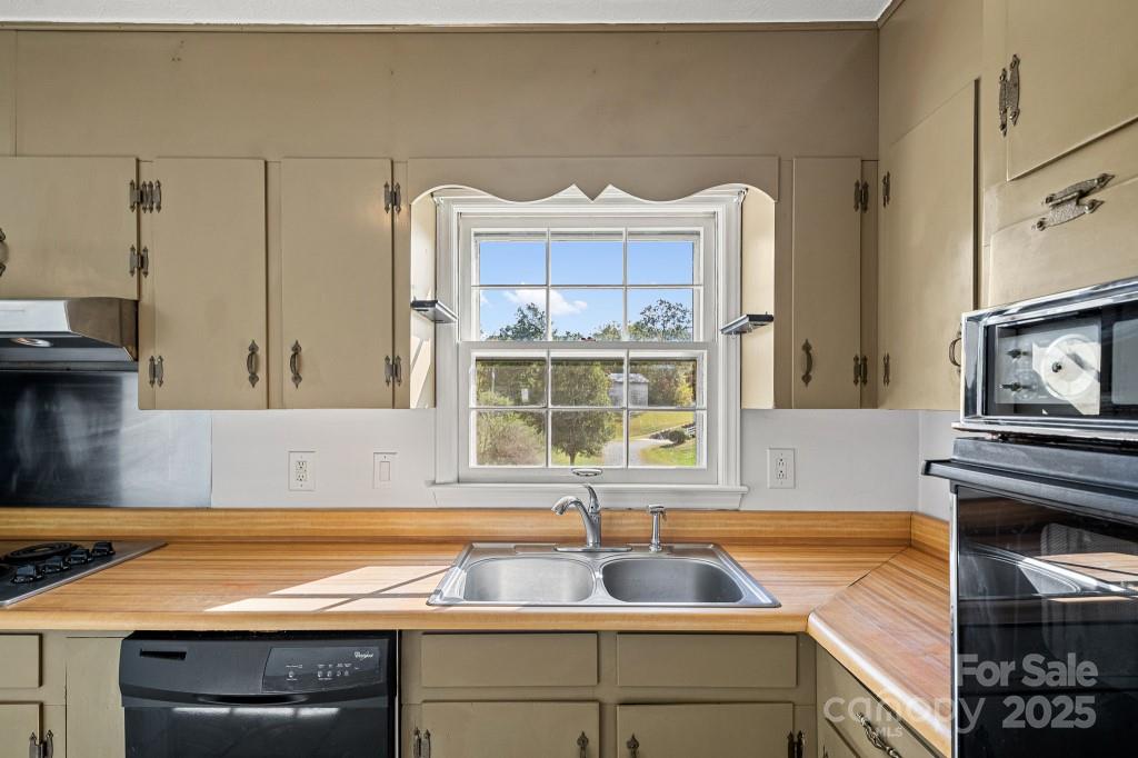 94 Church Street Weaverville NC 28787