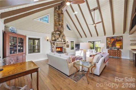 151 Man O War South Vilas NC 28692
