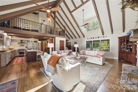 151 Man O War South Vilas NC 28692