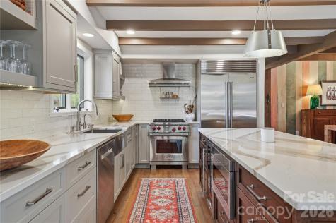 151 Man O War South Vilas NC 28692