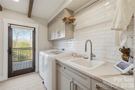 151 Man O War South Vilas NC 28692