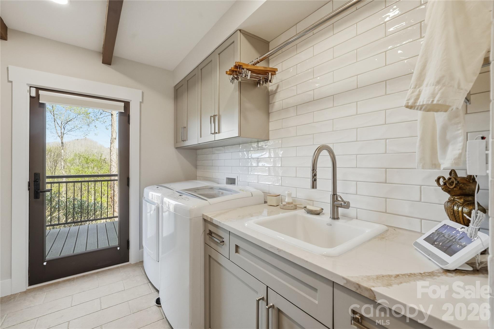 151 Man O War South Vilas NC 28692