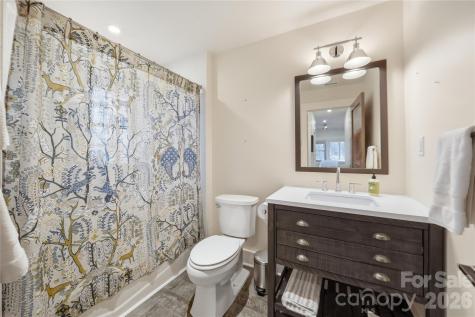 151 Man O War South Vilas NC 28692