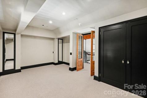 1516 Queens Road W Charlotte NC 28207
