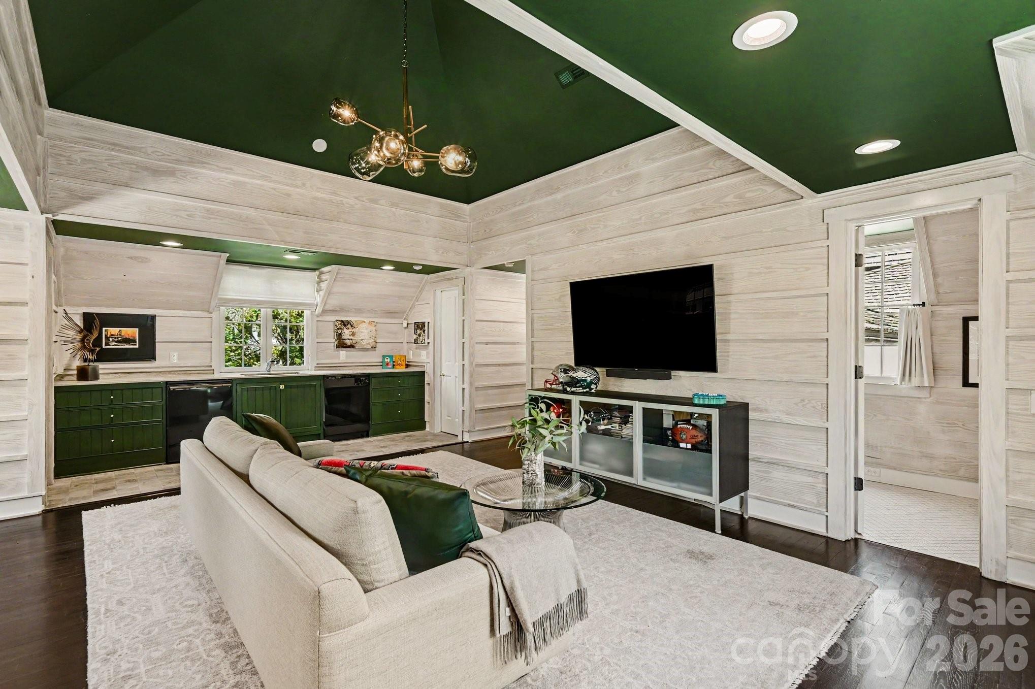 1516 Queens Road W Charlotte NC 28207