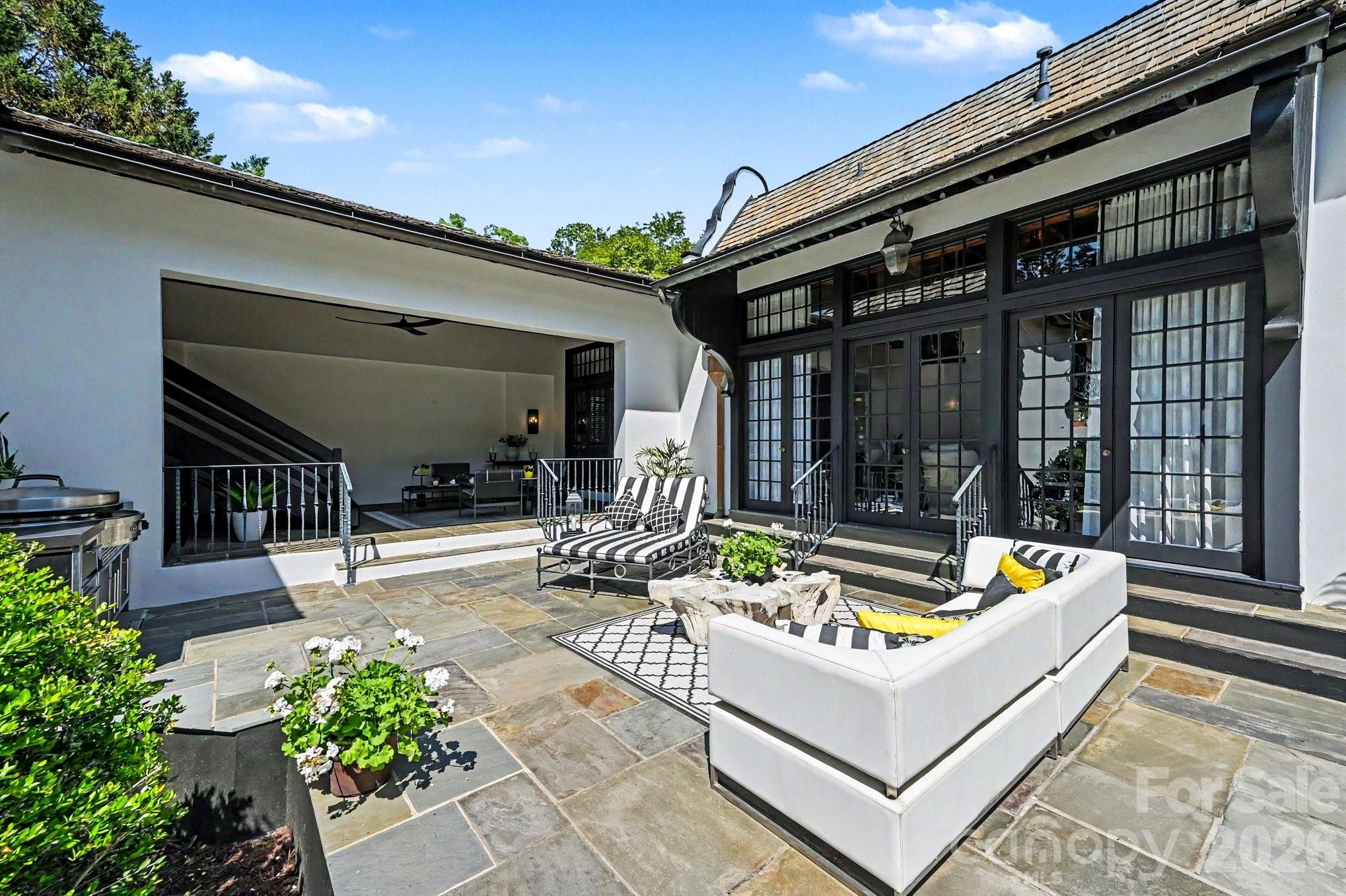 1516 Queens Road W Charlotte NC 28207