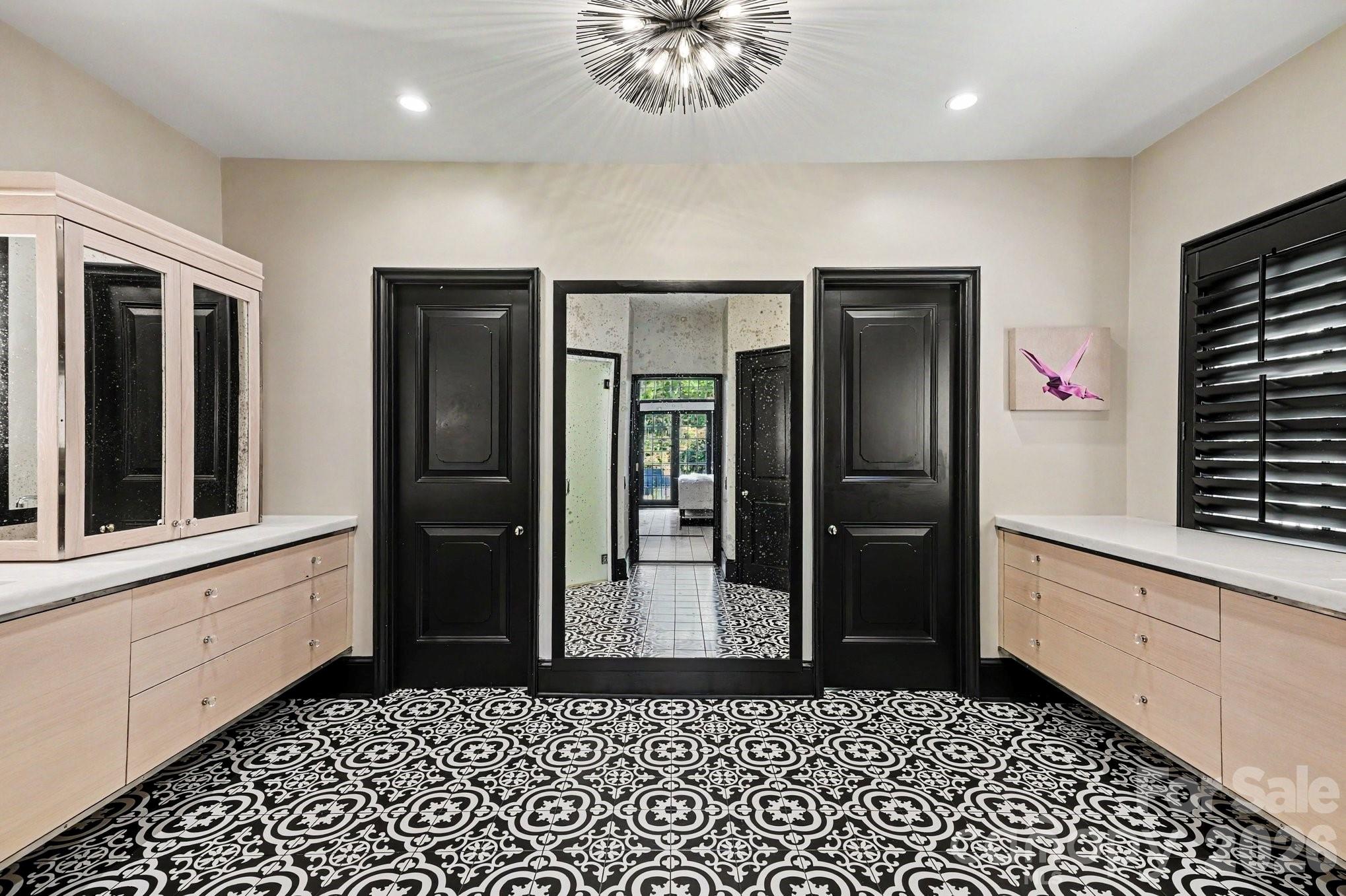 1516 Queens Road W Charlotte NC 28207