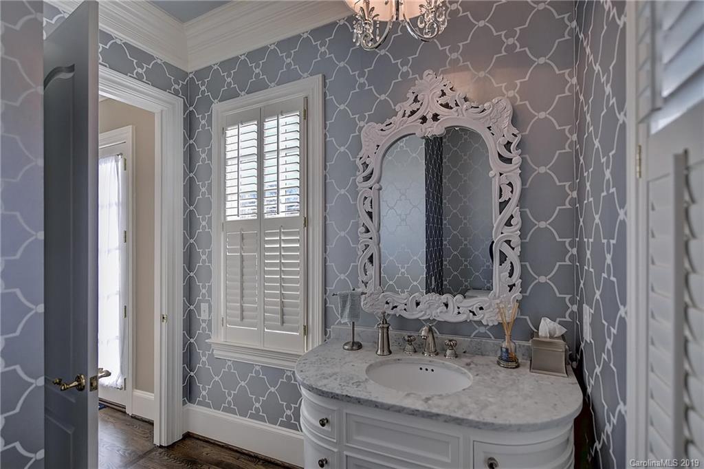 1869 Queens Road W Charlotte NC 28207