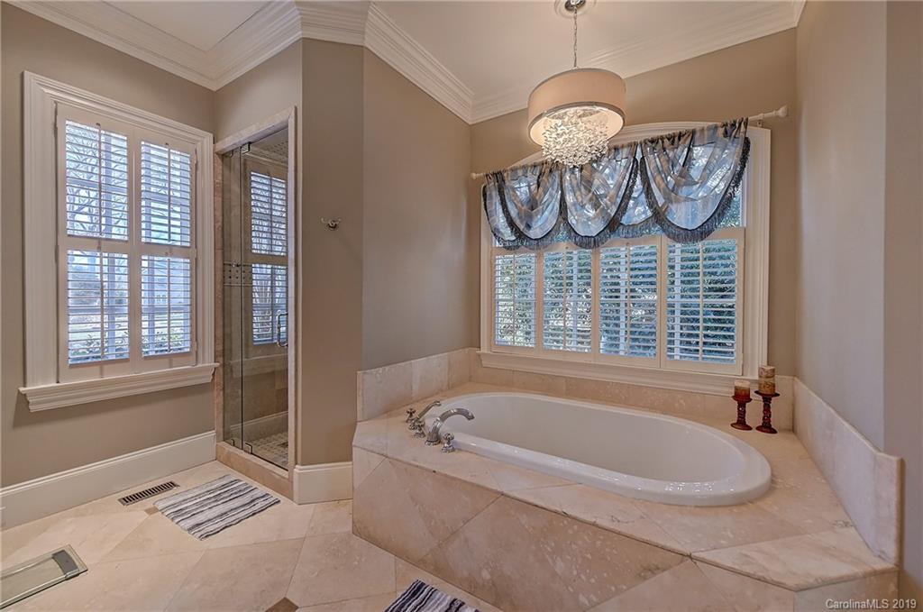 1869 Queens Road W Charlotte NC 28207