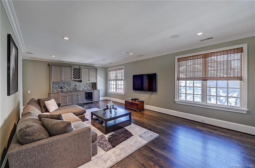 1869 Queens Road W Charlotte NC 28207