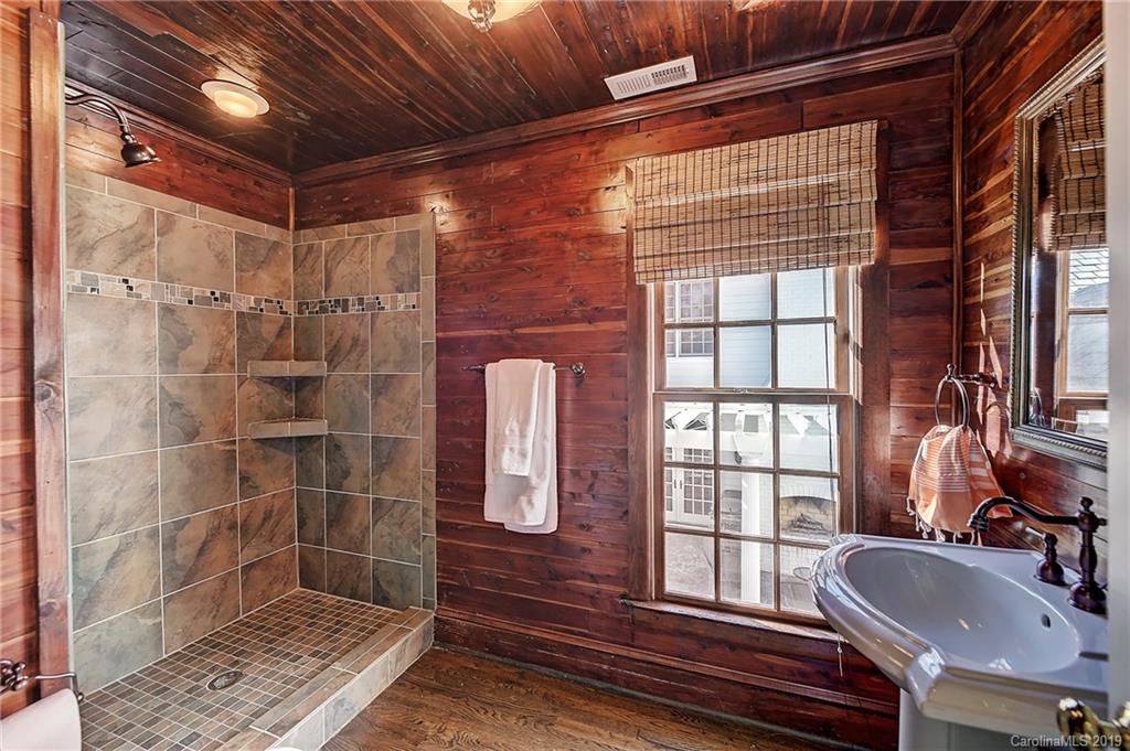 1869 Queens Road W Charlotte NC 28207