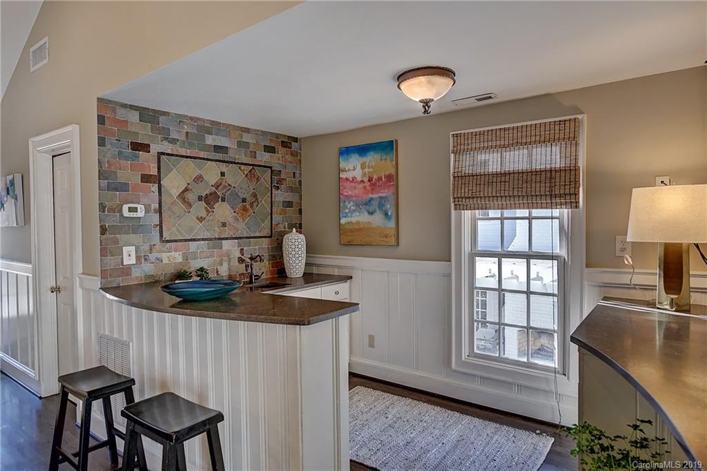 1869 Queens Road W Charlotte NC 28207