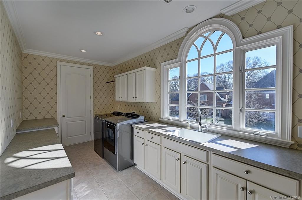 1869 Queens Road W Charlotte NC 28207