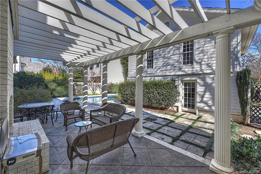 1869 Queens Road W Charlotte NC 28207