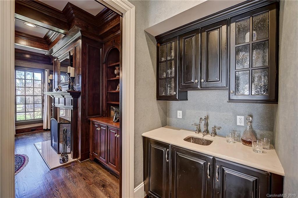 1869 Queens Road W Charlotte NC 28207