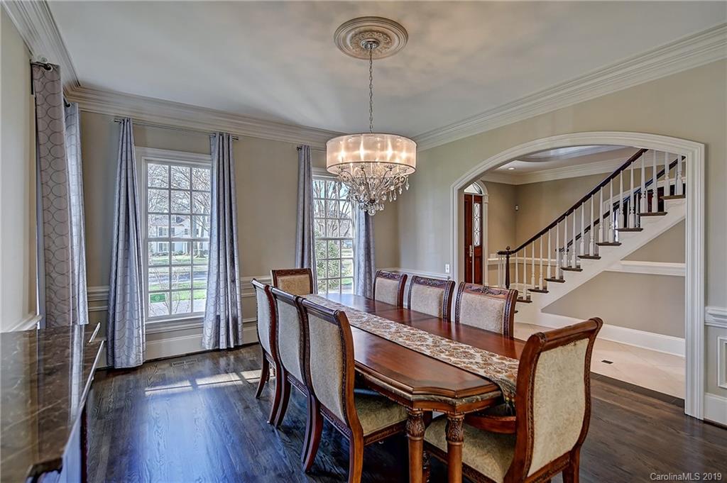 1869 Queens Road W Charlotte NC 28207