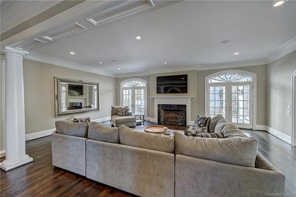 1869 Queens Road W Charlotte NC 28207