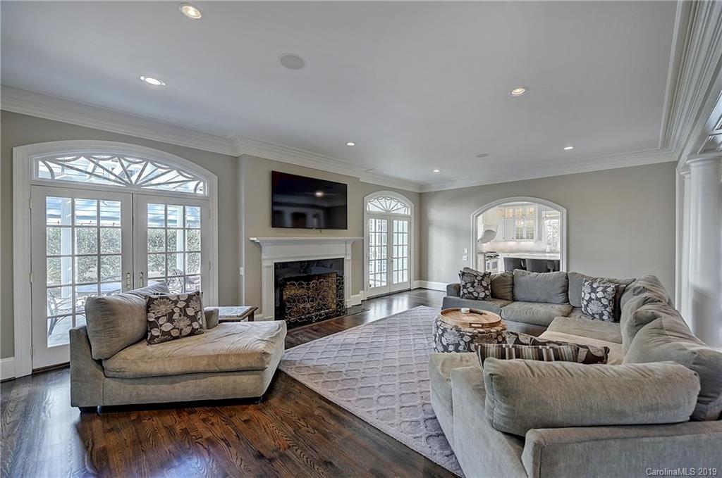 1869 Queens Road W Charlotte NC 28207