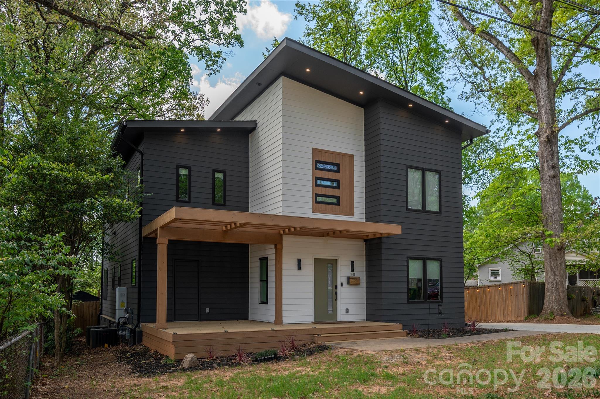 1608 Chippendale Road Charlotte NC 28205