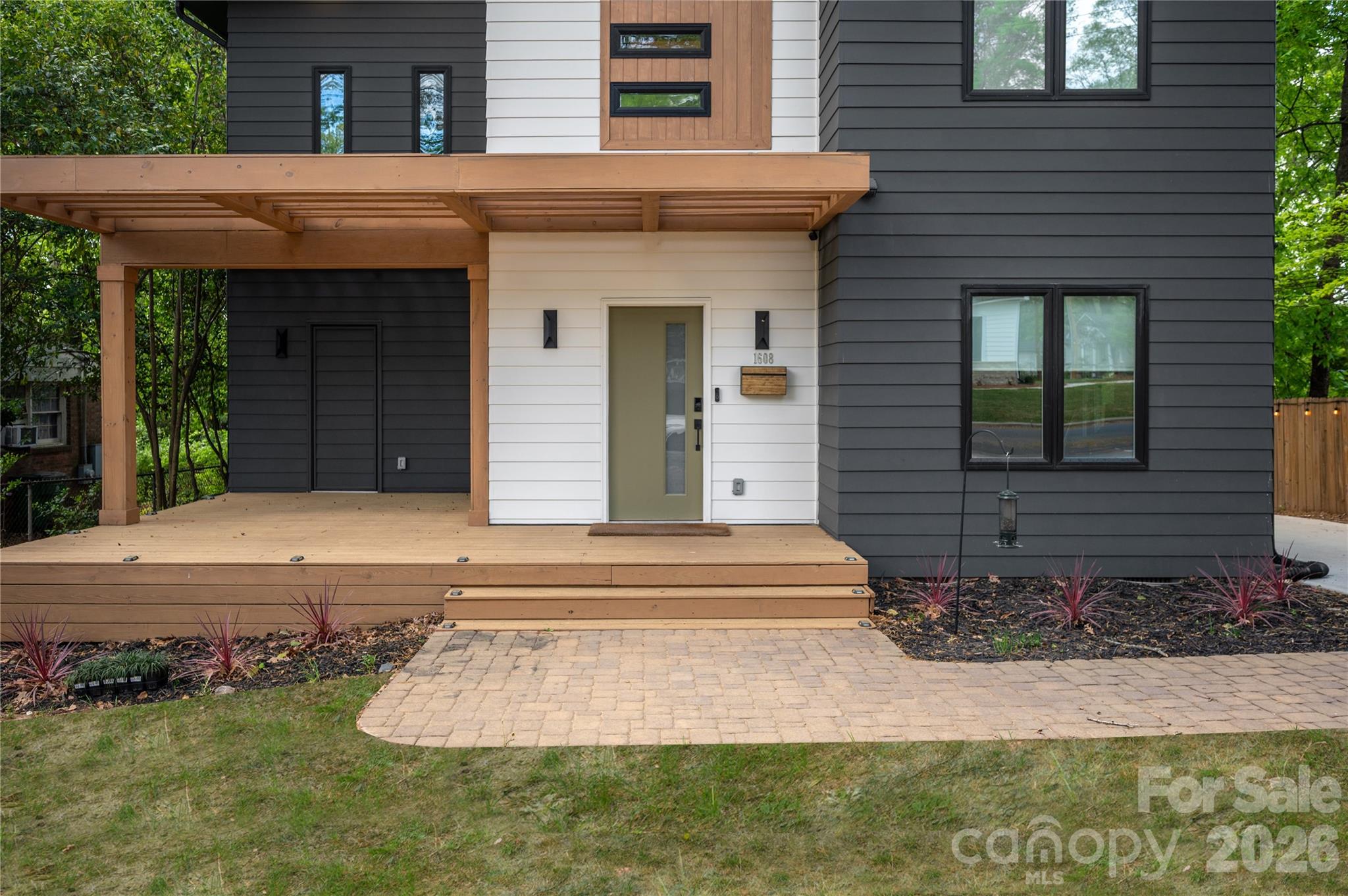 1608 Chippendale Road Charlotte NC 28205