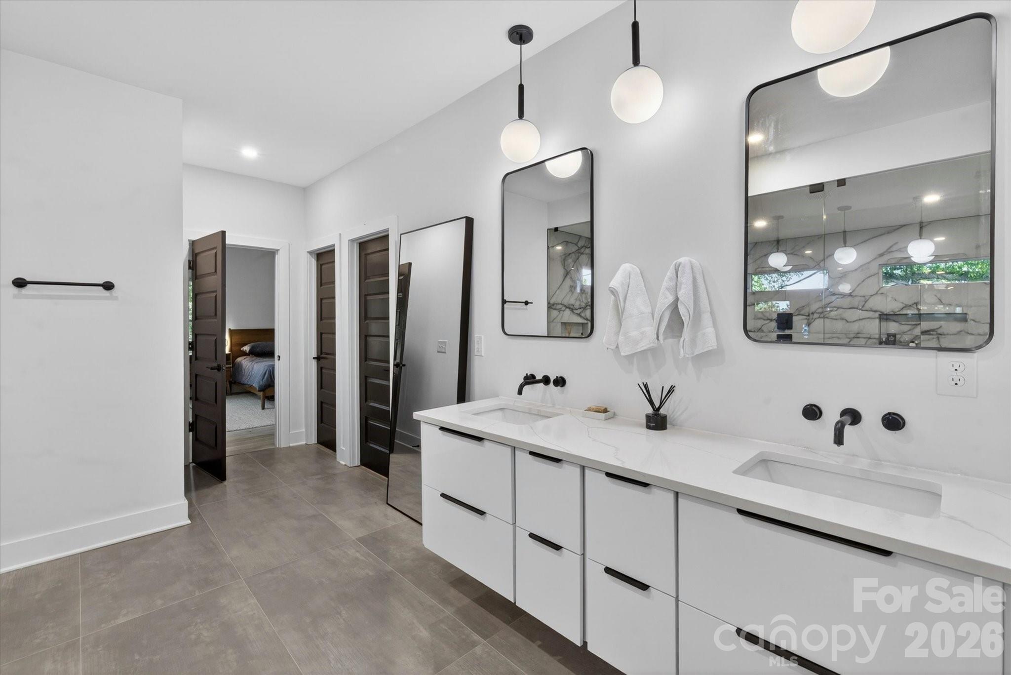 1608 Chippendale Road Charlotte NC 28205