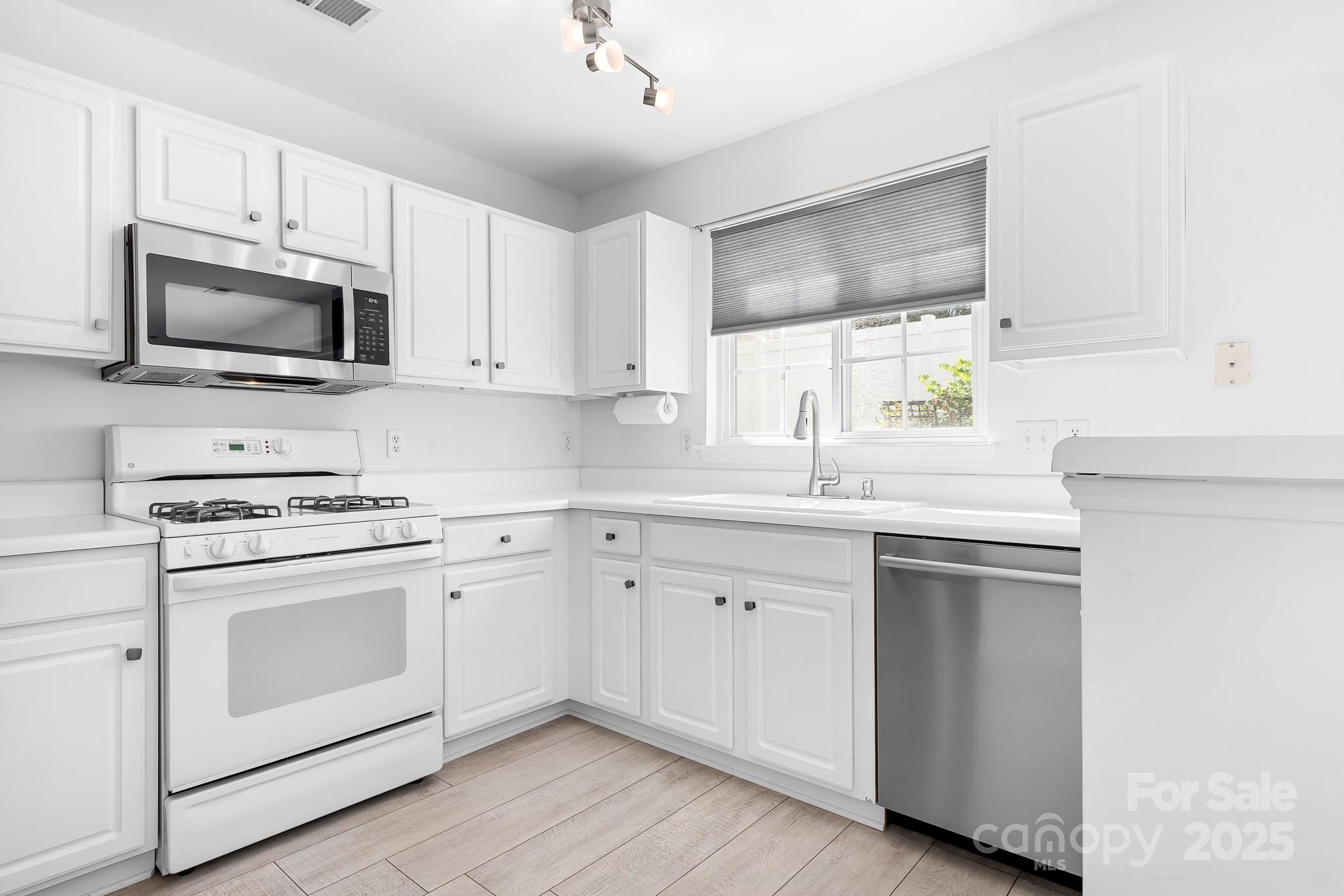 8834 Meadowmont View Drive Charlotte NC 28269