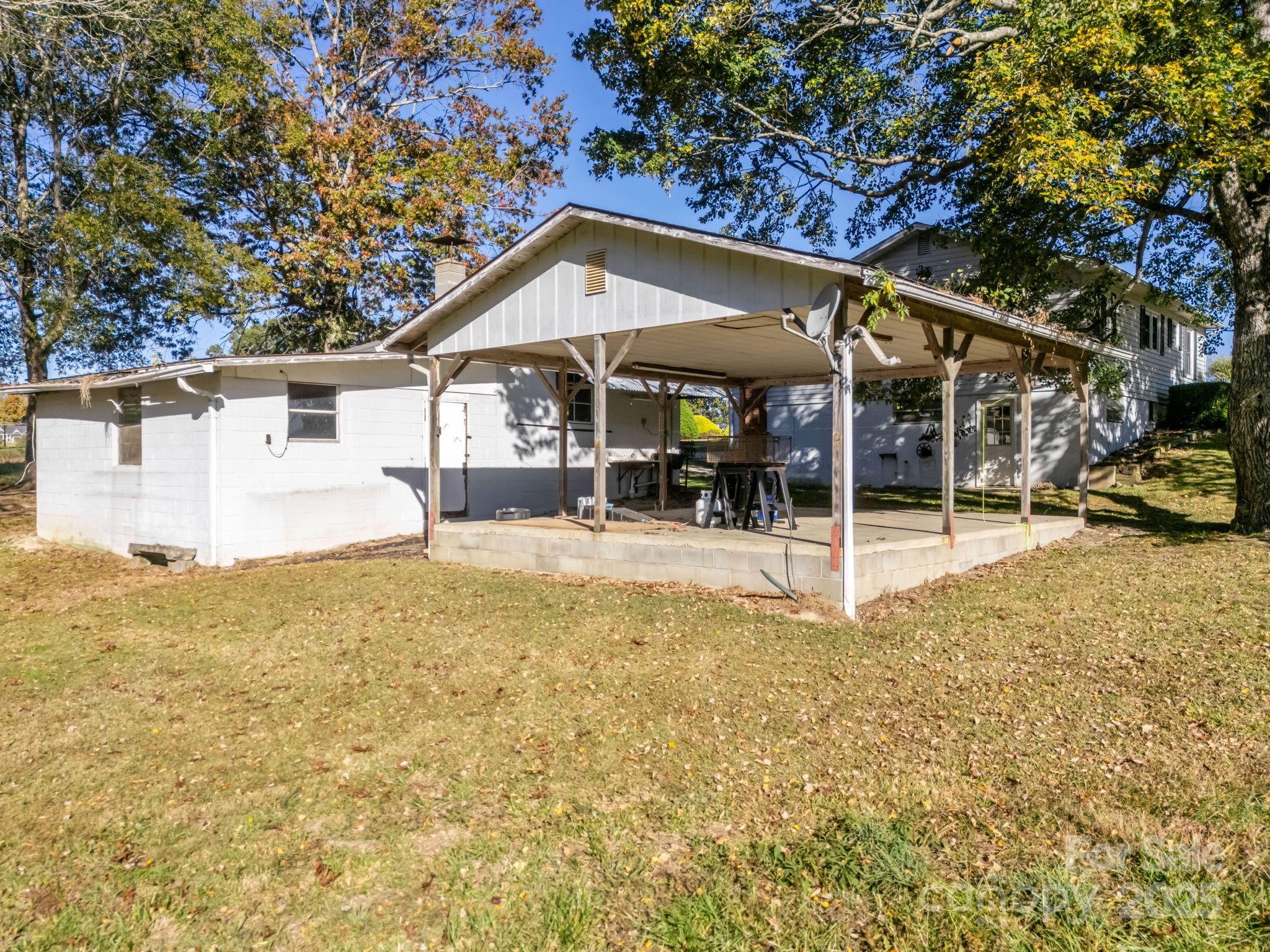 628 New Hope Road Flat Rock NC 28731