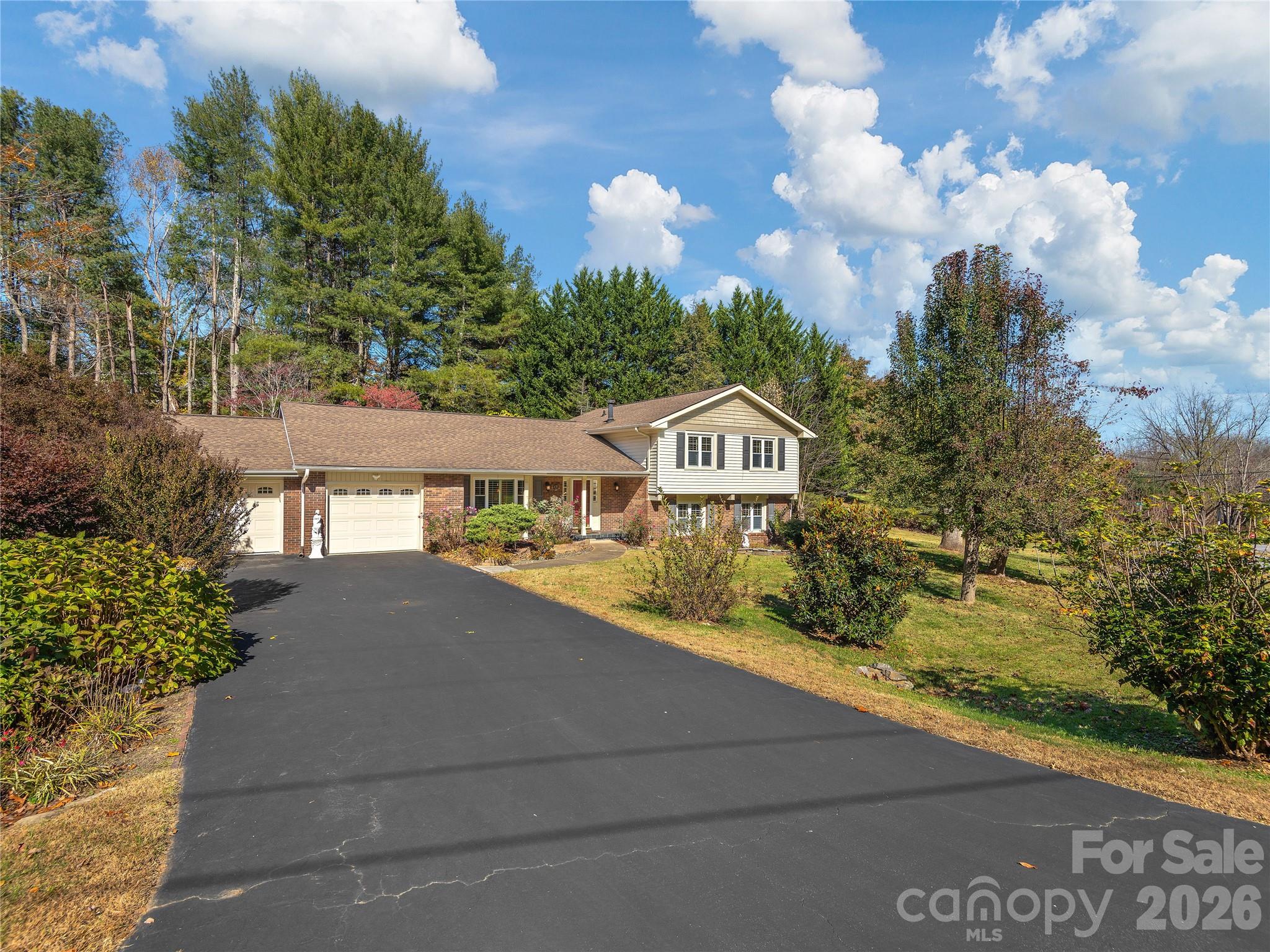 142 Twin Lakes Drive Candler NC 28715