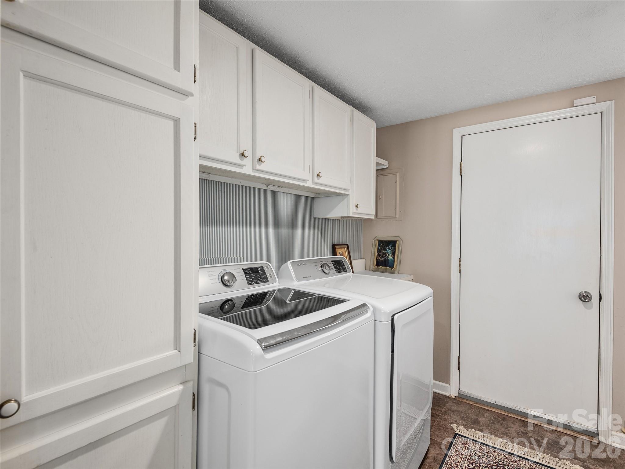 142 Twin Lakes Drive Candler NC 28715