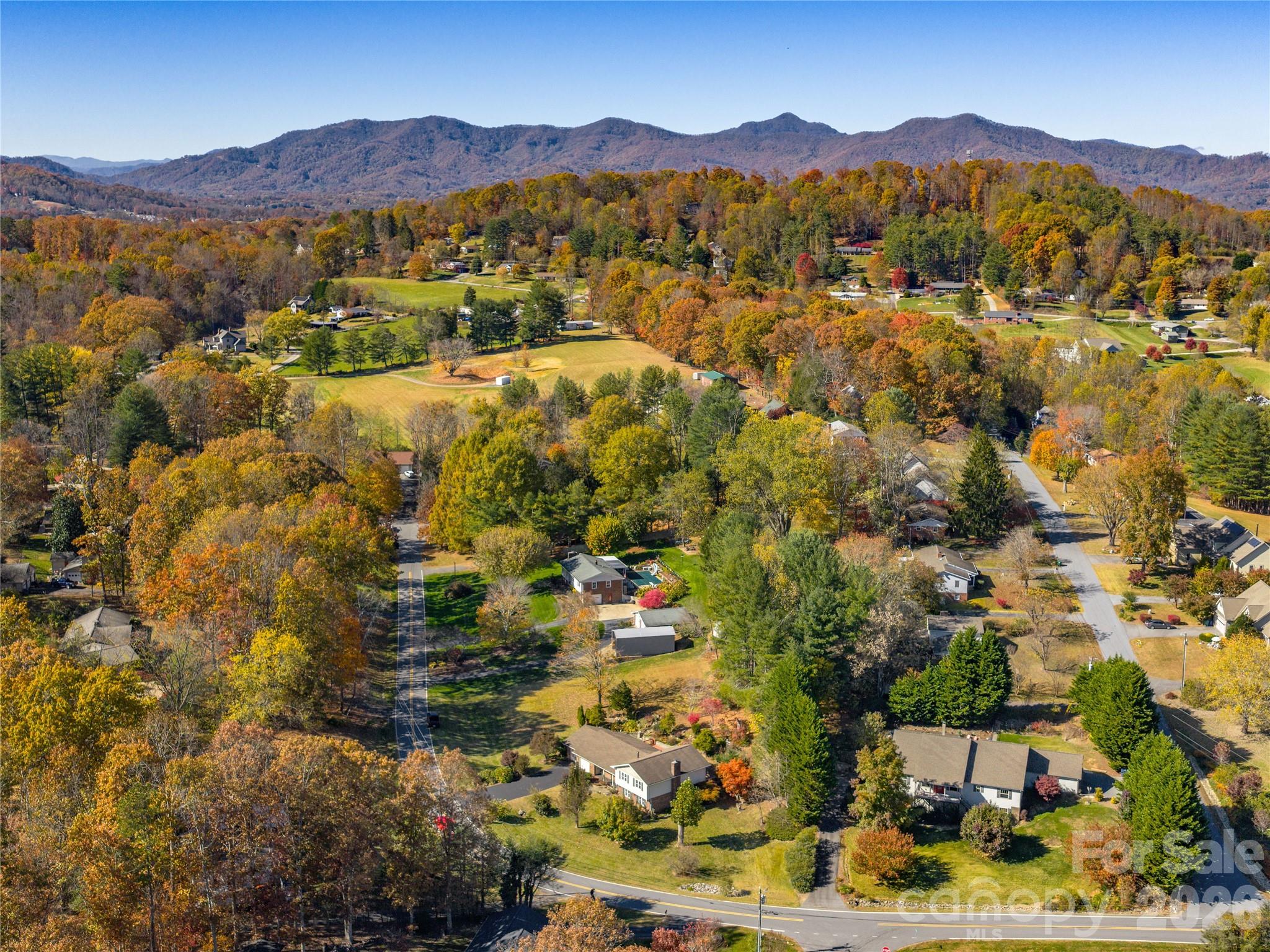 142 Twin Lakes Drive Candler NC 28715