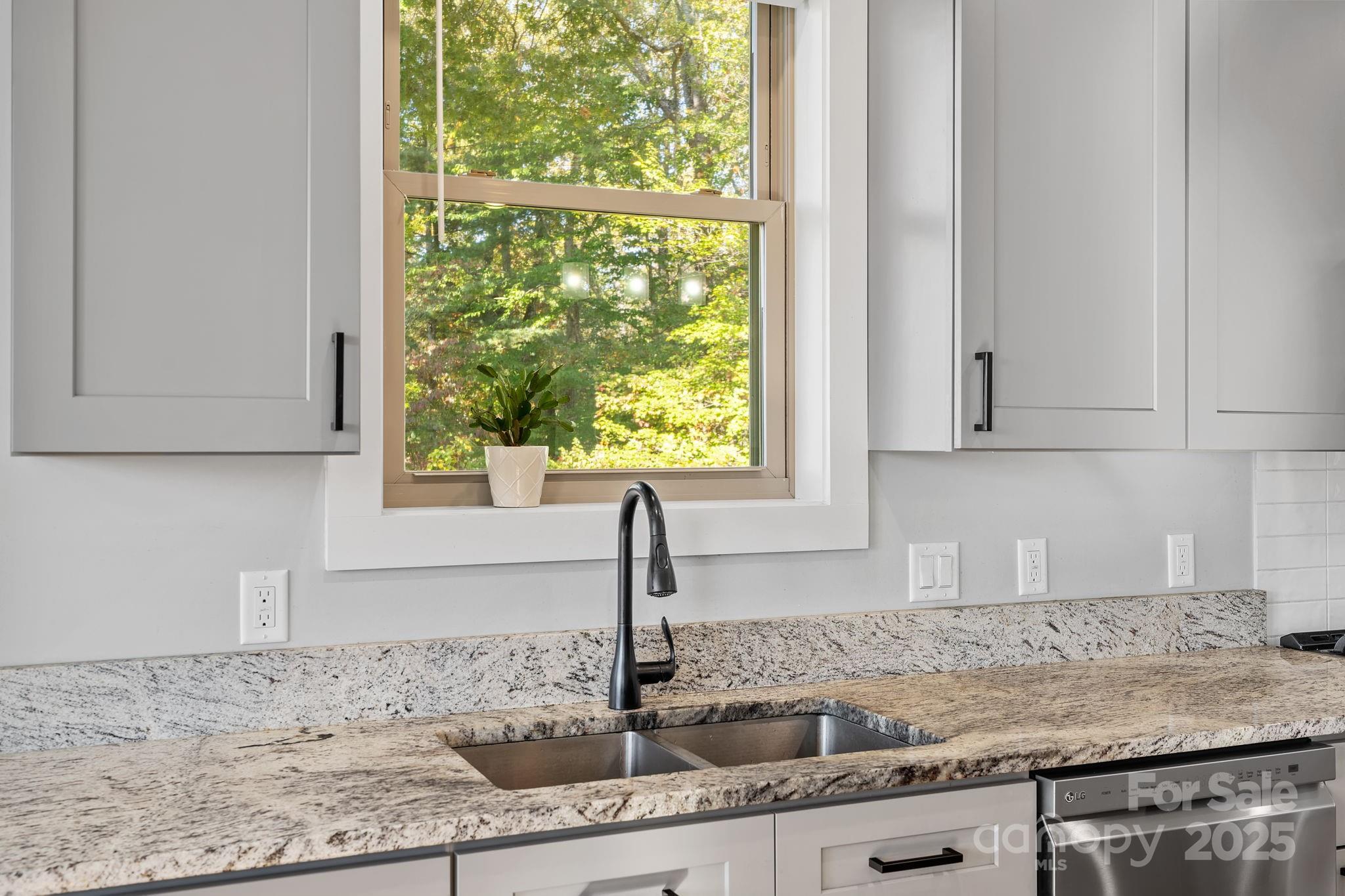 22 Governors View Road Asheville NC 28805