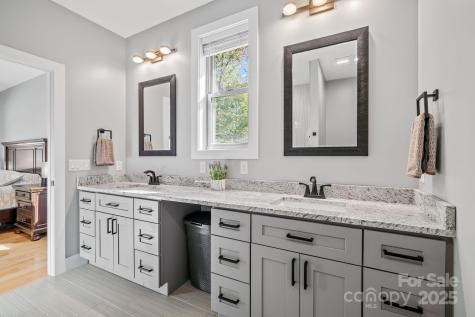 22 Governors View Road Asheville NC 28805